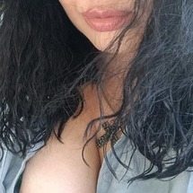 blurred_woman