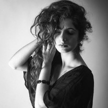 blurred_woman