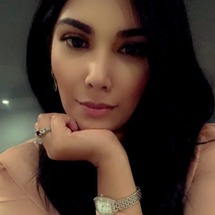 blurred_woman