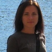 blurred_woman