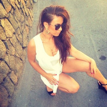 blurred_woman